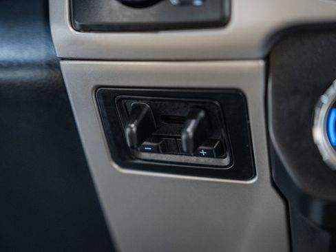 Used 2022 Ford F350 Lariat w/ Chrome Package image 32