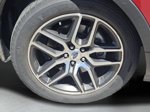 Used 2018 Ford Explorer Sport w/ Equipment Group 401A AWD/4WD image 18