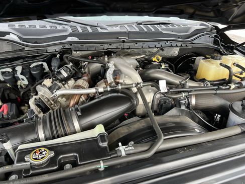 Used 2022 Ford F250 Lariat w/ Black Appearance Package image 26