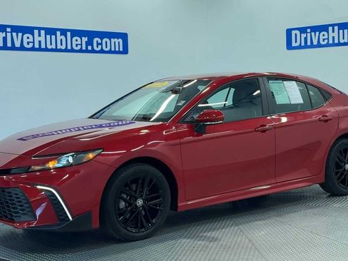 Used 2025 Toyota Camry SE w/ Convenience Package AWD/4WD image 4
