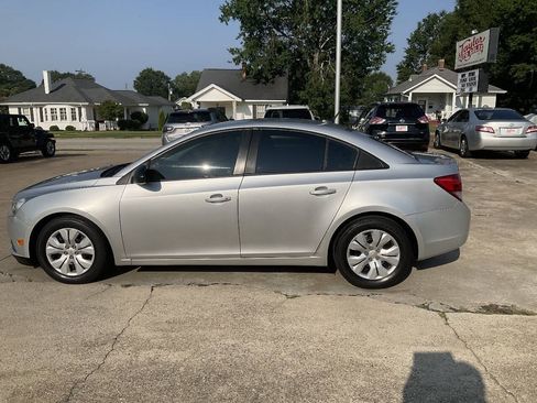 Used 2014 Chevrolet Cruze LS FWD image 6