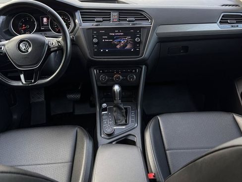 Used 2018 Volkswagen Tiguan SE AWD/4WD image 39