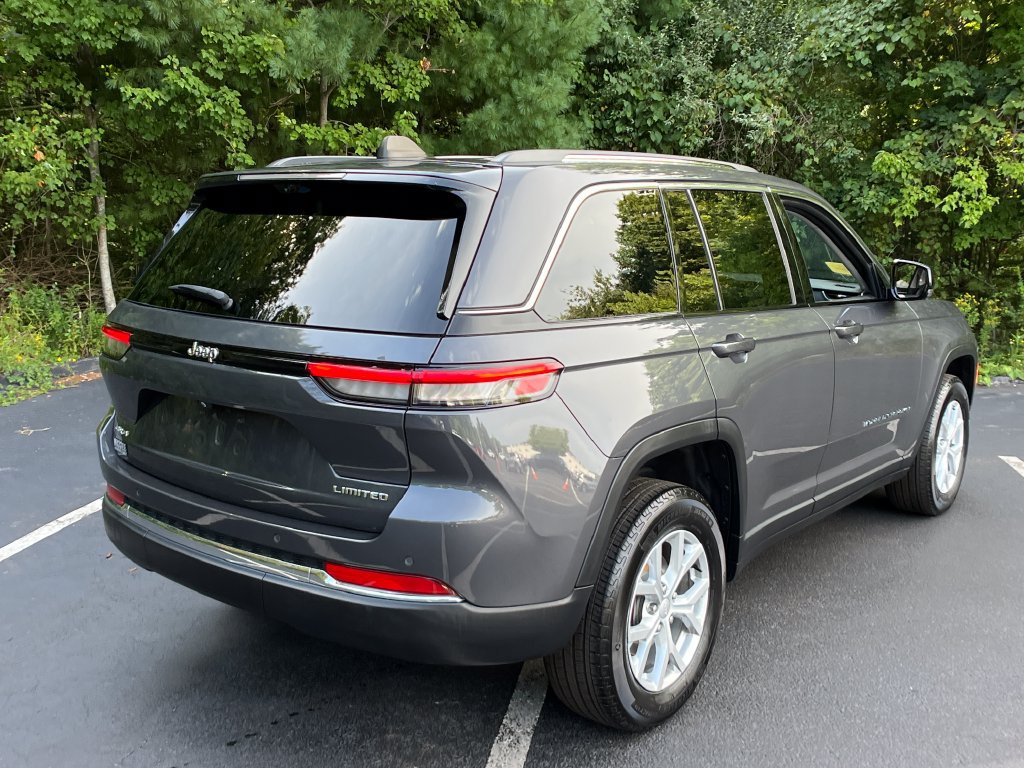 Used 2023 Jeep Grand Cherokee Limited w/ Luxury Tech Group II AWD/4WD image 5