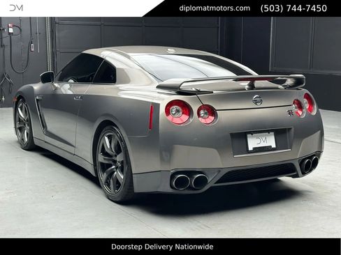 Used 2009 Nissan GT-R Premium image 5