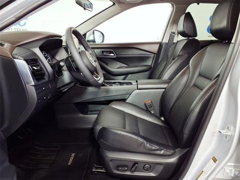 Used 2021 Nissan Rogue SV w/ Premium Package image 7