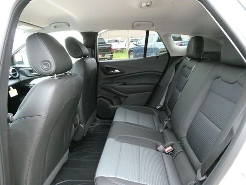 New 2026 Chevrolet Trax LT w/ LT Convenience Package FWD image 14