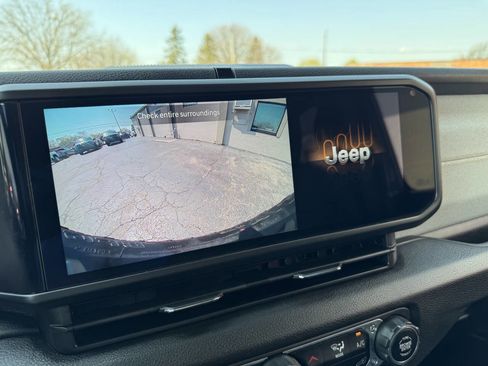 Used 2024 Jeep Wrangler Unlimited Sport AWD/4WD image 14