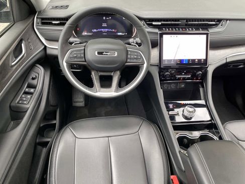 Used 2023 Jeep Grand Cherokee Limited AWD/4WD image 12