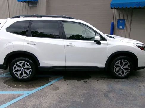 Used 2021 Subaru Forester Premium AWD/4WD image 6