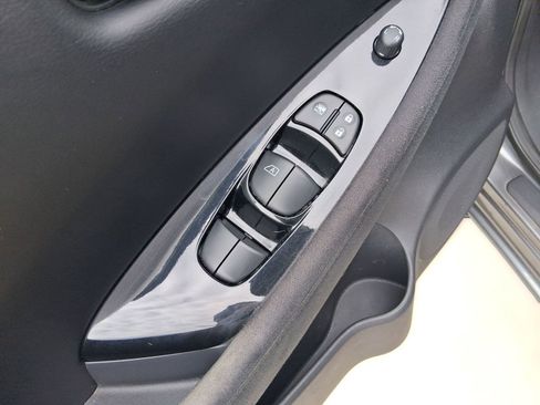 Used 2015 Nissan Leaf SV image 20