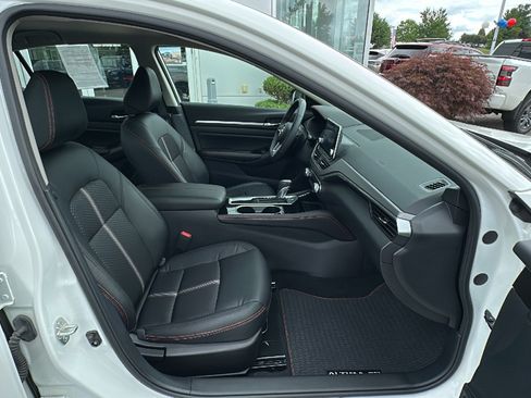 Certified 2024 Nissan Altima 2.5 SR FWD image 23