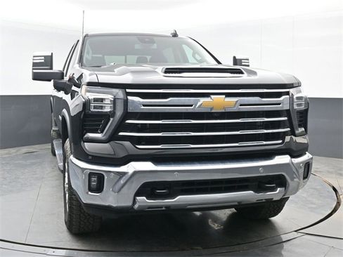 Used 2025 Chevrolet Silverado 2500 LTZ w/ LTZ Convenience Package image 3