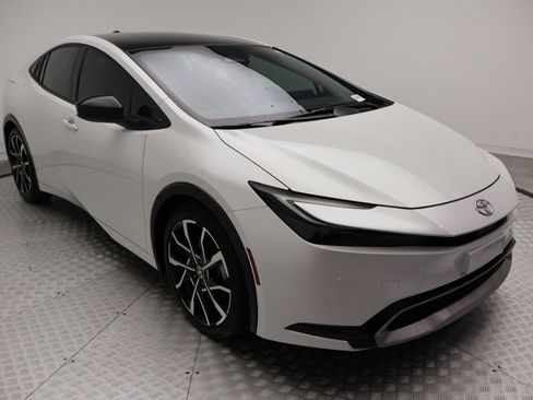 Used 2024 Toyota Prius Prime FWD image 6