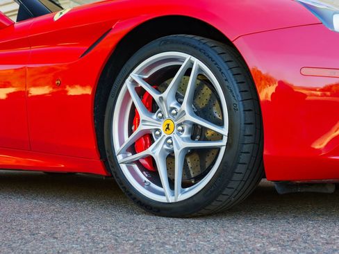 Used 2015 Ferrari California T RWD image 73