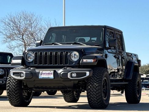 New 2025 Jeep Gladiator Sport AWD/4WD image 3