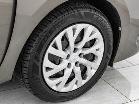 Used 2017 Toyota Corolla LE image 57