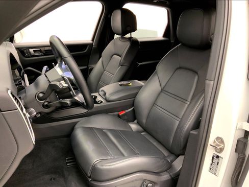 Used 2022 Porsche Cayenne E-Hybrid image 5