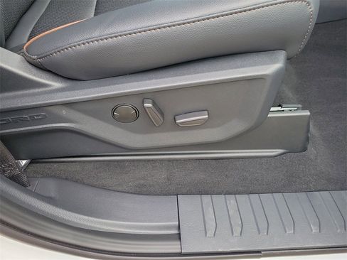 New 2026 Ford F250 Lariat w/ Black Appearance Package image 32