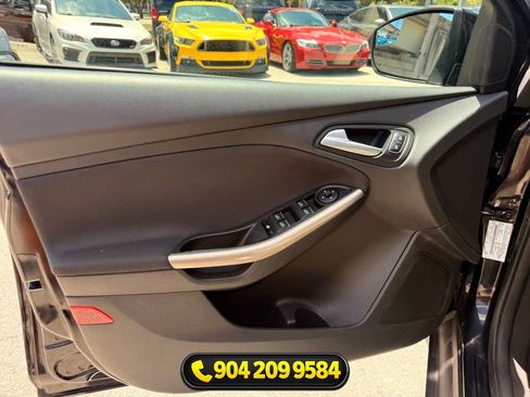 Used 2017 Ford Focus Titanium FWD image 23