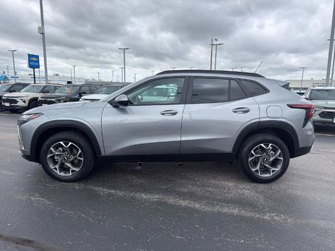 Used 2024 Chevrolet Trax LT w/ Driver Confidence Package FWD image 6