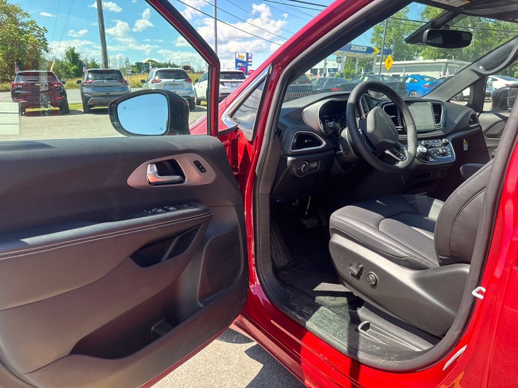 New 2027 Chrysler Pacifica Select FWD image 26