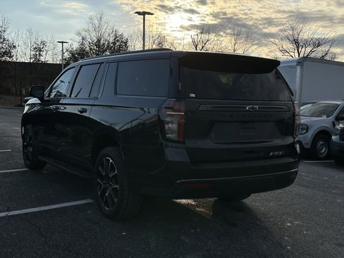 Used 2022 Chevrolet Suburban RST w/ Luxury Package image 5