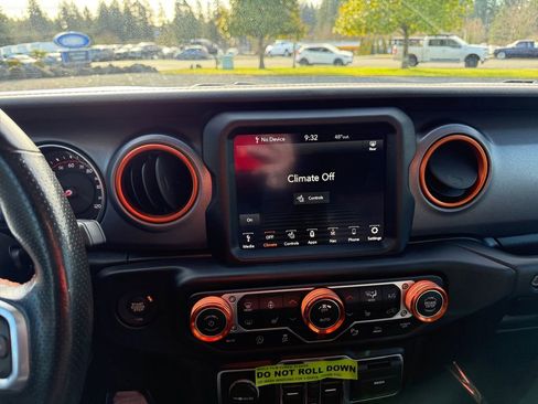 Used 2021 Jeep Gladiator Mojave w/ Uconnect 4C Nav & Sound Group image 16