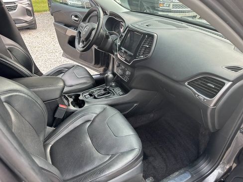 Used 2019 Jeep Cherokee Limited AWD/4WD image 16