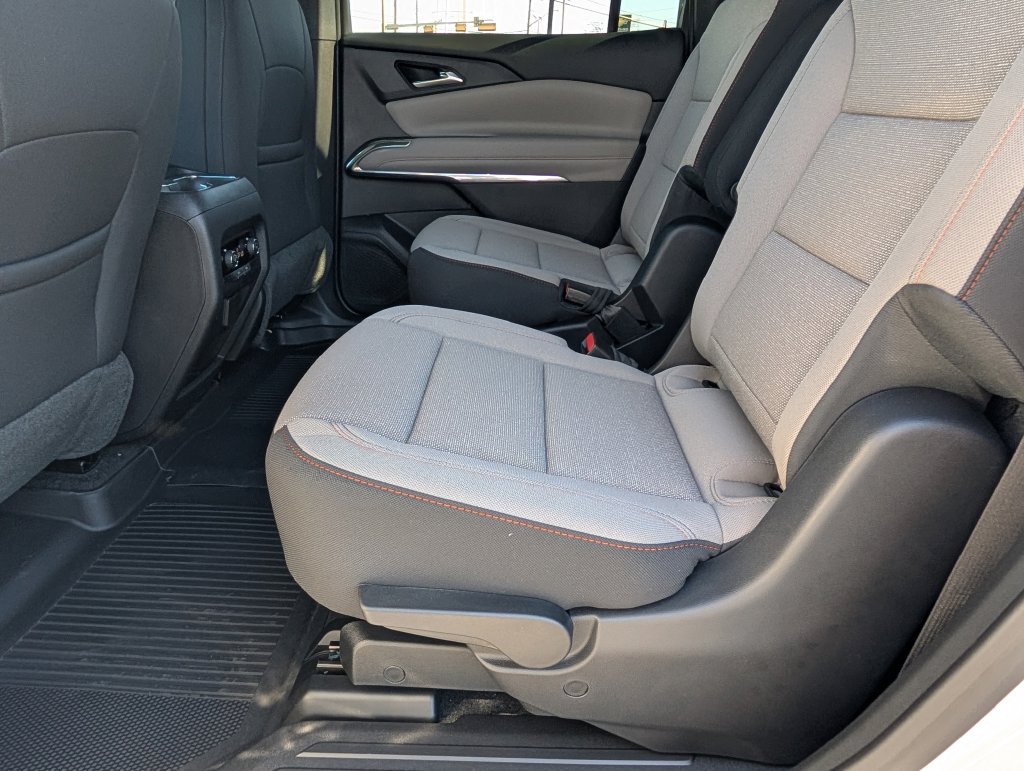 New 2027 Chevrolet Traverse LT w/ Driver Confidence Package FWD image 7