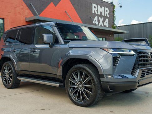 Used 2025 Lexus GX 550 w/ Accessory Package (31) AWD/4WD image 3