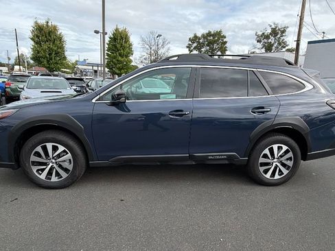 Used 2025 Subaru Outback Premium image 7