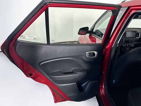 Used 2025 Hyundai Venue SEL image 26