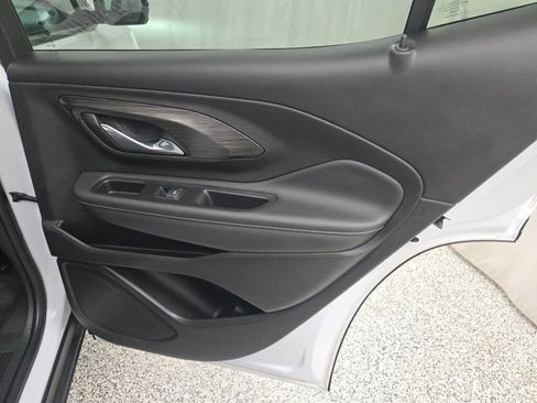 Used 2024 GMC Terrain SLT w/ Infotainment Package II image 10