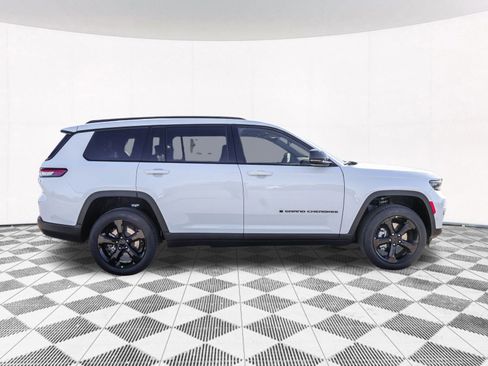 New 2025 Jeep Grand Cherokee L Limited w/ Black Appearance Package image 11