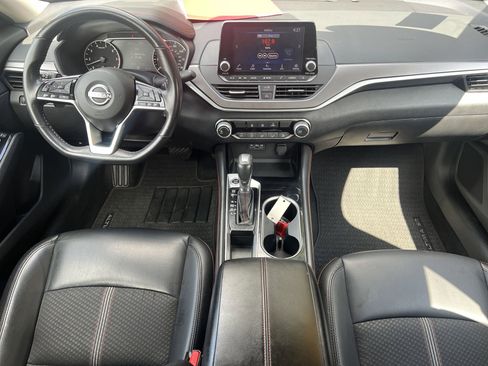 Used 2024 Nissan Altima 2.5 SR FWD image 2