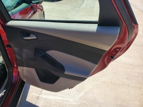 Used 2017 Ford Focus SE FWD image 8