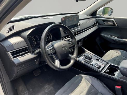 Used 2024 Mitsubishi Outlander SE Black Edition AWD/4WD image 17