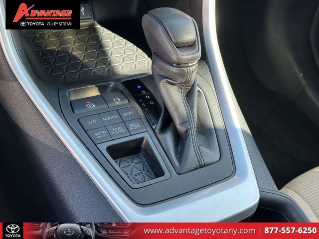Used 2022 Toyota RAV4 LE AWD/4WD image 33
