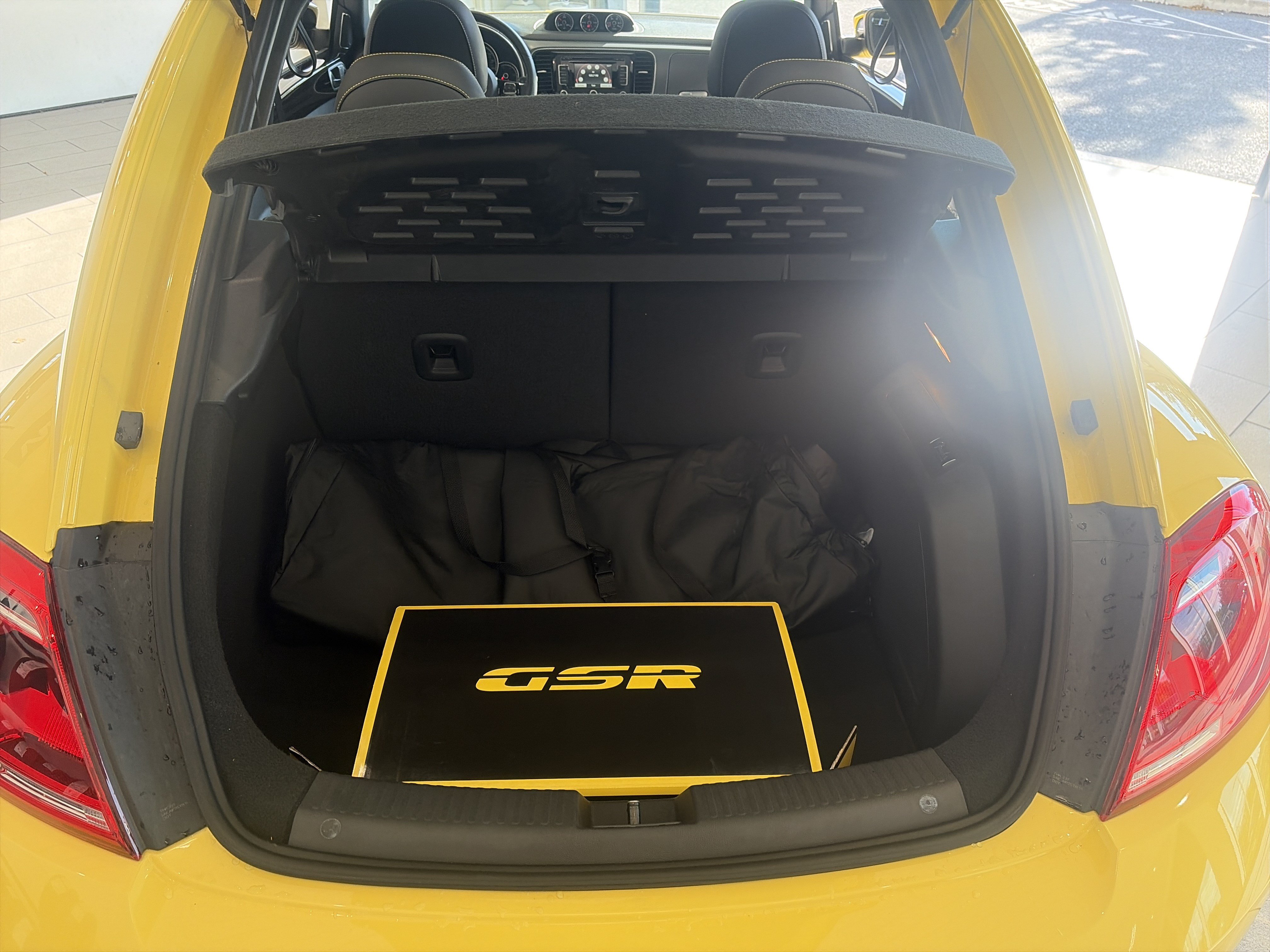 Used 2014 Volkswagen Beetle GSR FWD image 20