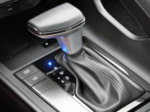 Certified 2025 Hyundai Elantra Sport image 25