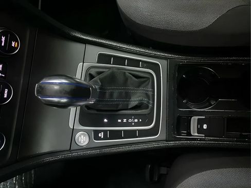 Used 2016 Volkswagen e-Golf SE w/ DC Fast Charging Package FWD image 20