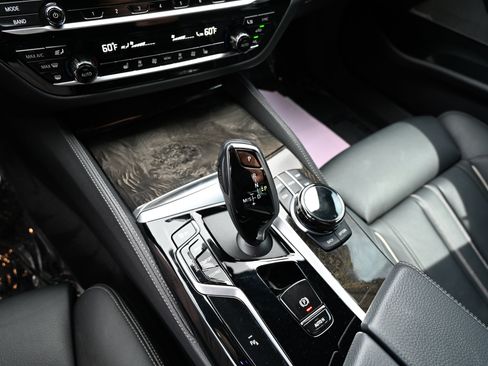 Used 2021 BMW M550i xDrive w/ Executive Package AWD/4WD image 28