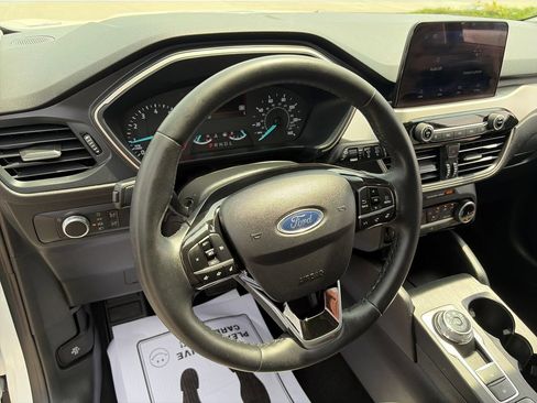Used 2022 Ford Escape SE w/ Cold Weather Package AWD/4WD image 18
