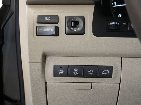 Used 2015 Lexus LX 570 4WD w/ Luxury Package image 14