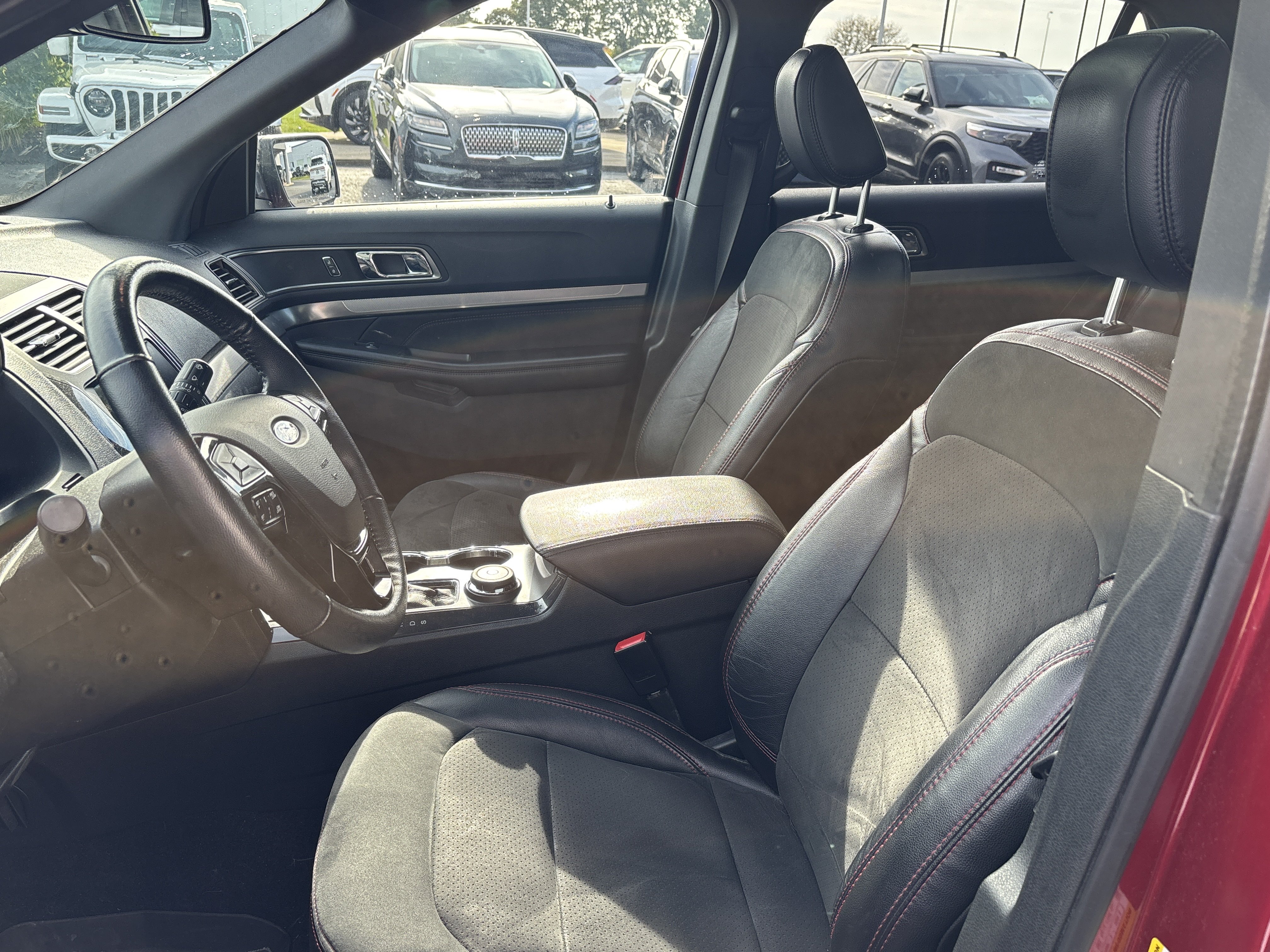 Used 2018 Ford Explorer XLT w/ Equipment Group 202A AWD/4WD image 5