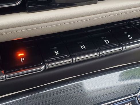 Used 2022 Lincoln Nautilus Reserve image 29