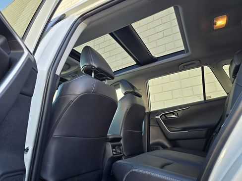 Used 2021 Toyota RAV4 Limited image 23