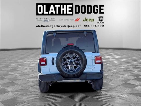 Used 2025 Jeep Wrangler Sport S image 26