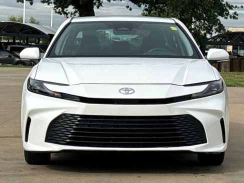 Used 2025 Toyota Camry LE AWD/4WD image 2
