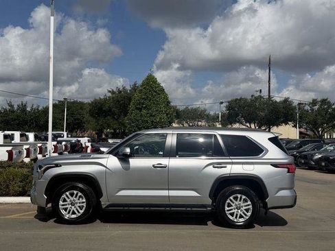 Certified 2025 Toyota Sequoia SR5 AWD/4WD image 4